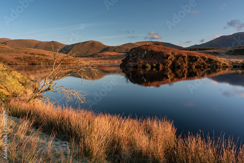Fototapeta Naklejka Na Ścianę i Meble -  Panoramic views of Llyn y Dywarchen, and Snowdon in the Snowdonia National Park, Wales.