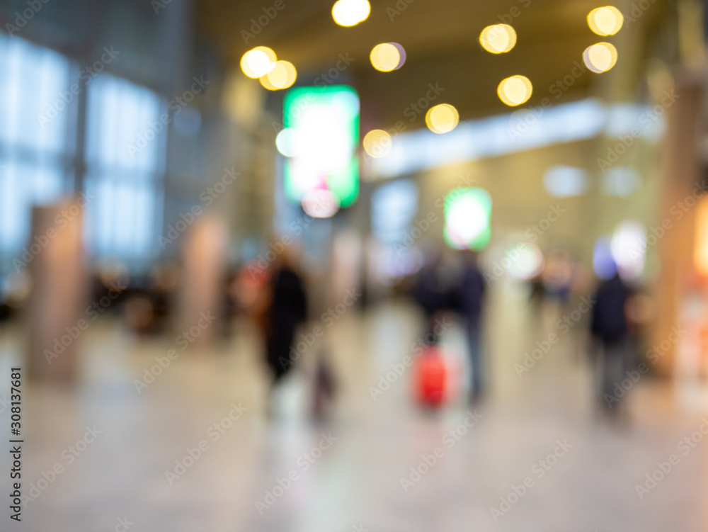 Fototapeta premium Niewyraźne tło lotnisko z ludźmi