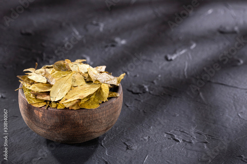 Schilderij op canvas Dried coca leaves - Erythroxylum coca
