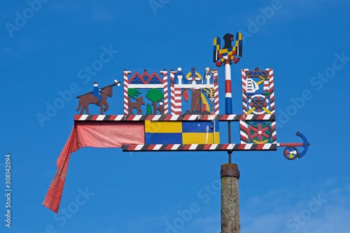 Φωτογραφία Colorful Curonian pennant flying in Nida, Lithuania