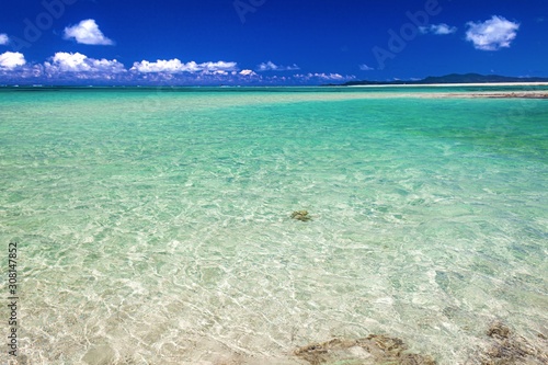 沖縄県・久米島町 久米島 夏のハテの浜の風景