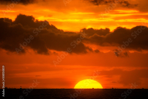 朝焼けの海で昇る朝日DSC2549 © Kouzi.Uozumi