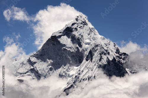 Nepal hiking path through mountain around Everest