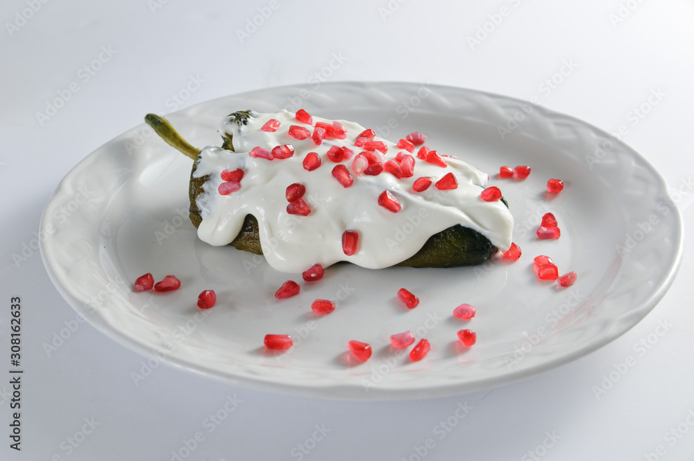 Fototapeta premium Plato de chile en nogada