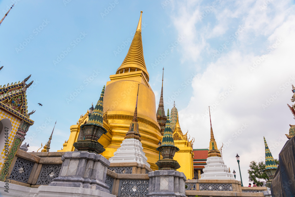 Naklejka premium Tourists at the Grand Palace a famous tourist destination that includes the Temple of the Emerald Buddha (Wat Phra Kaew) the most sacred Buddhist temple in Thailand