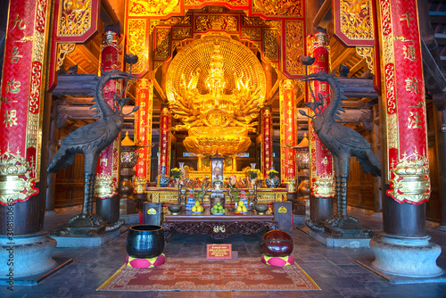 Cuadro en lienzo Golden Buddha Statue in the Bai Dinh Pagoda temple complex, Trang An, popular at