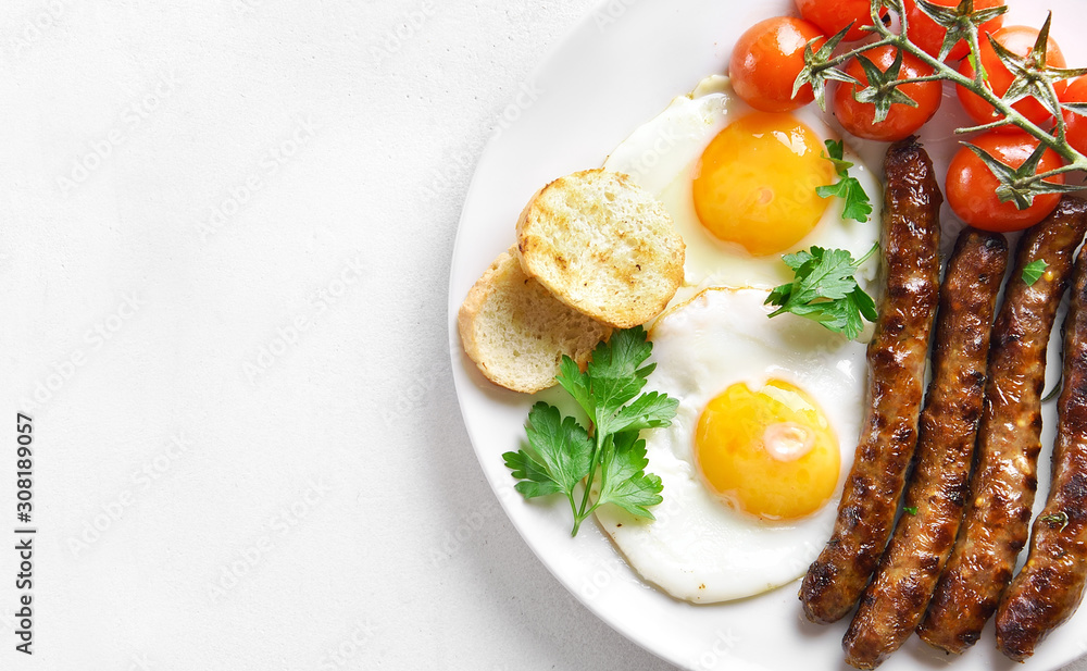 Fried eggs, sausages and cherry tomatoes Fried eggs, sausages and cherry tomatoes