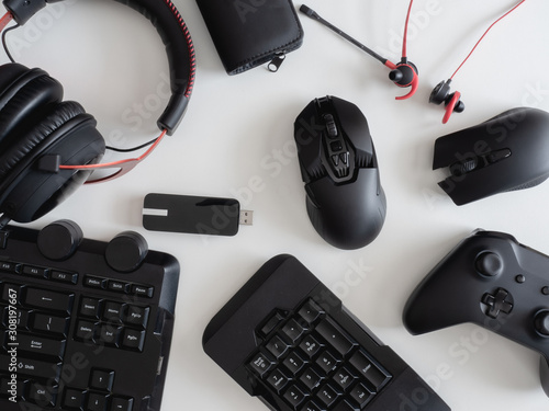 Fotografie gamer work space concept, top view a gaming gear, mouse, keyboard, joystick and headset on white table background