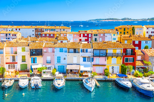 Obraz na płótnie View Of Colorful Houses And Boats In Port Grimaud During Summer Day-Port Grimaud, France w salonie