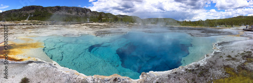Tableau sur toile Sapphire Pool, Yellowstone National park, Wyoming