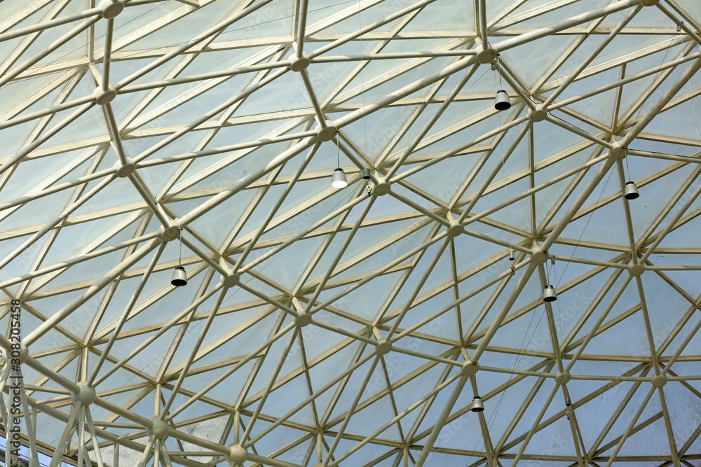 Sturdy curved steel beam building structure