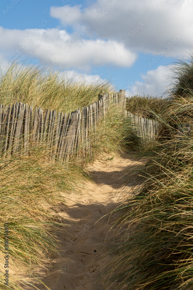 Sentier dans l'Espace Naturel Sensible des dunes de la Slack