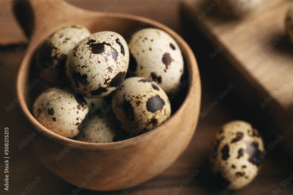 Obraz premium Quail eggs - Easter background 