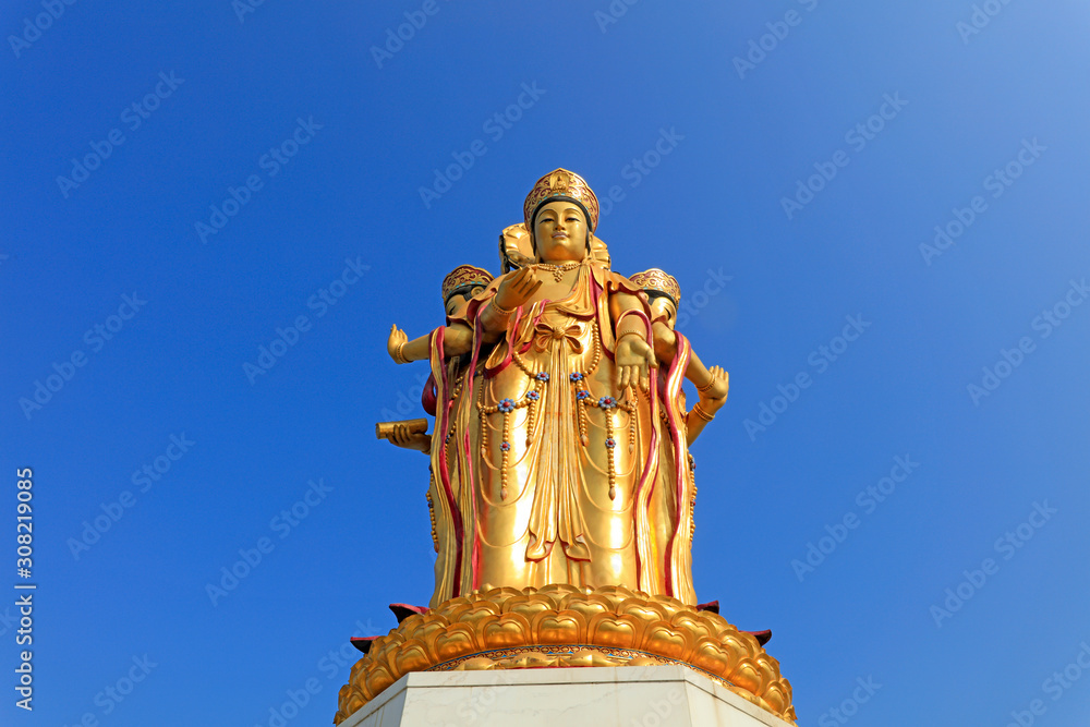 Obraz premium Bodhi Island Chaoyang Bodhisattva sculpture, Tangshan City, Hebei, China.