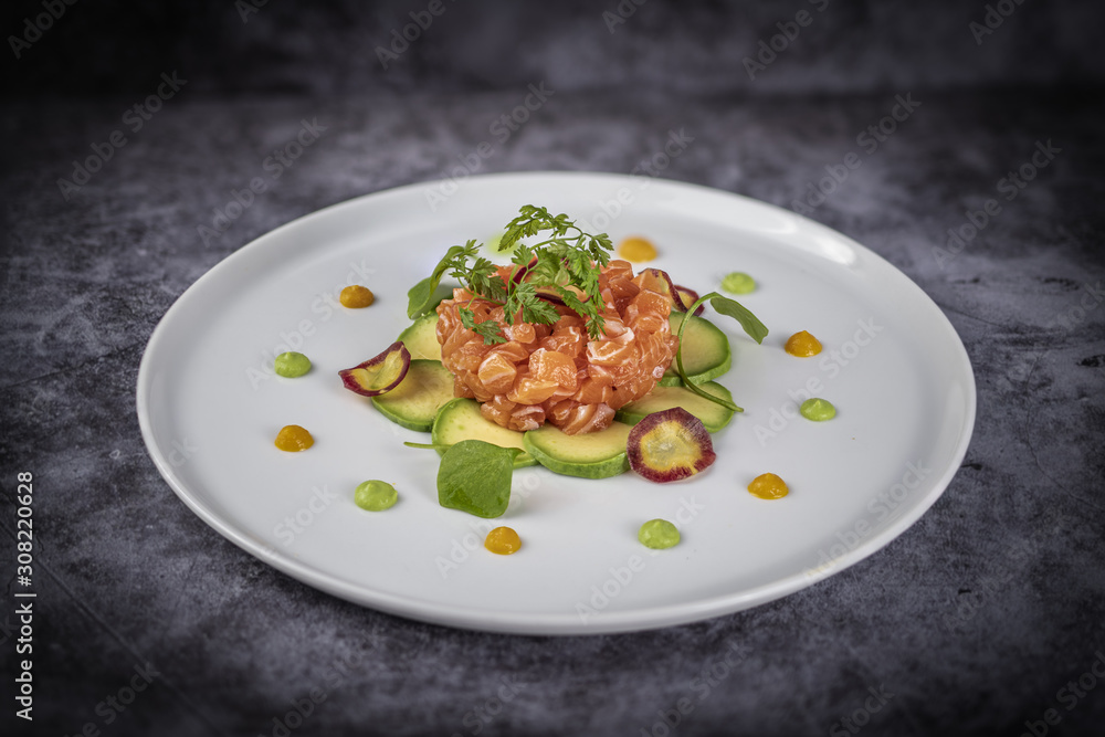 Tartare de saumon et avocat Tartare de saumon et avocat