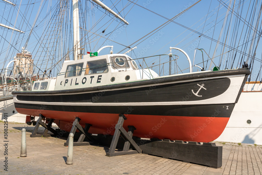 Bateau-pilote ancien Bateau-pilote ancien