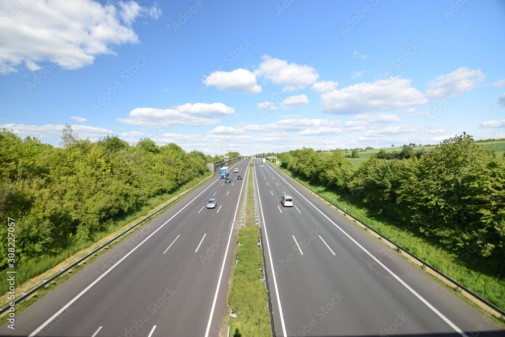 Dreispurige Autobahn im Landkreis Schaumburg