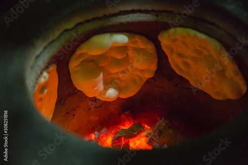 Quadro su tela Naan Bread and flame on the hot oven