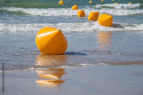 Bouée sur la plage de Le Portel © olivierguerinphoto