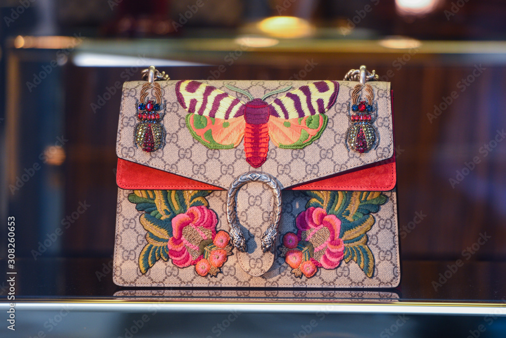 Mission Opbevares i køleskab sikkerhed Venice, Italy - May 4, 2018: Gucci bags in a store in Venice - Luxury  shopping concept Stock Photo | Adobe Stock