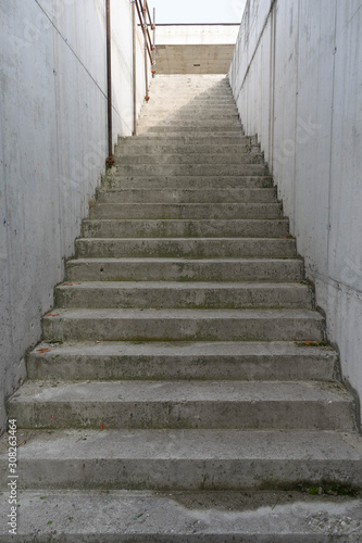Staircase in reinforced concrete that rises © Fabrizio