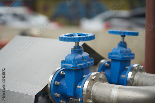 Photos Tap valve of Metal pipe line in industrial construction factory concept