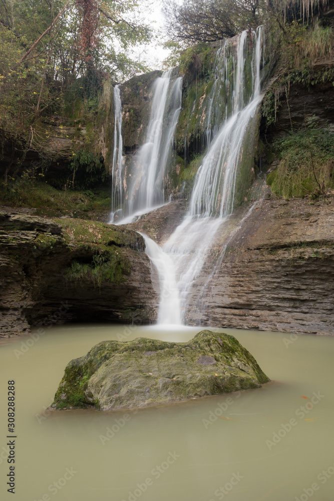 Fototapeta premium Cascada de Peñaladros en Burgos