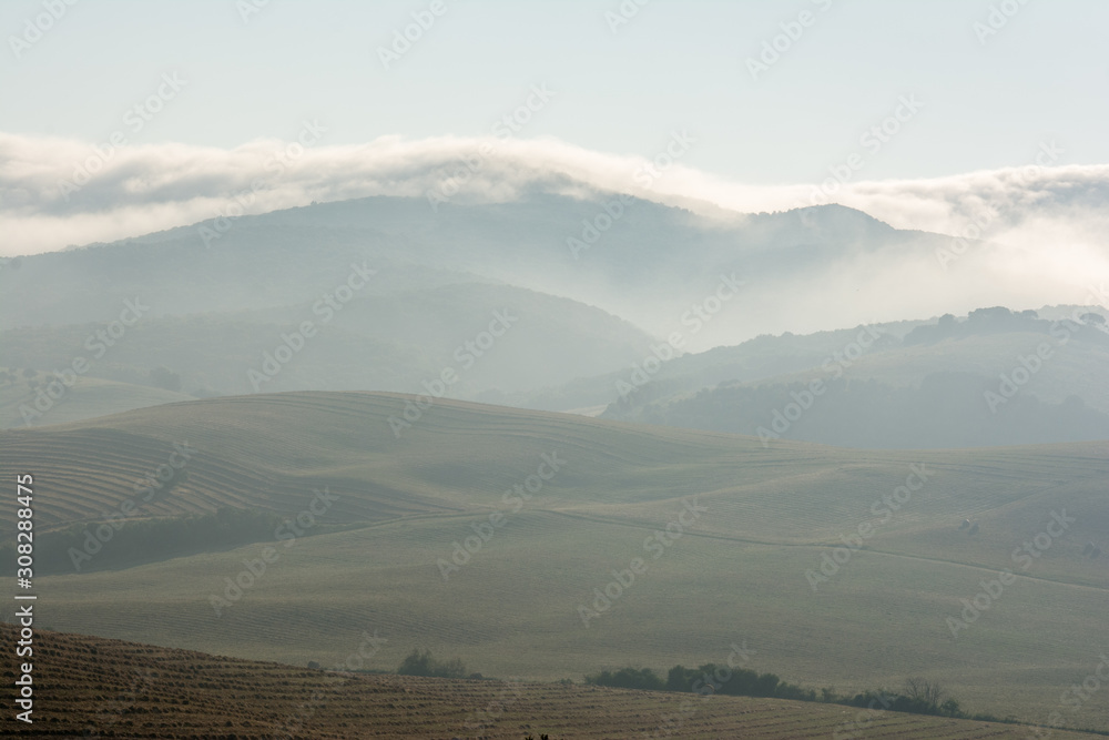 Nebel in den Hügeln der toskana