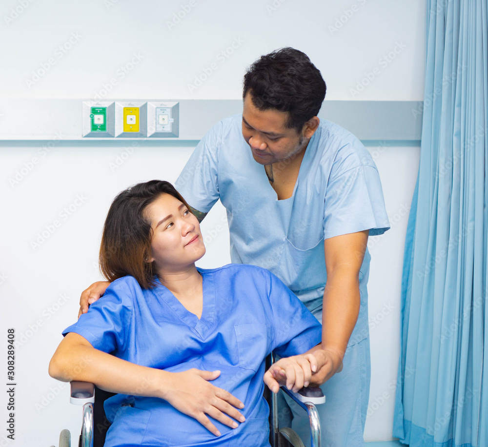 Fototapeta premium female pregnant patient and male patient