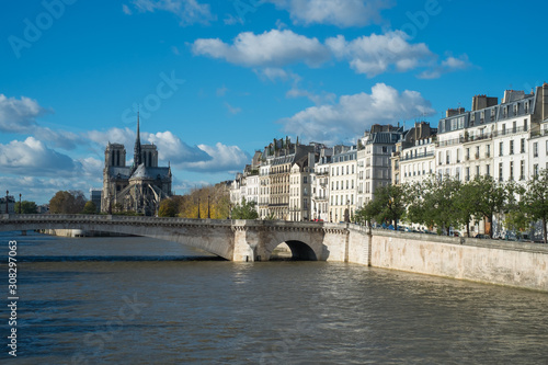 Paris notre-dame et seine