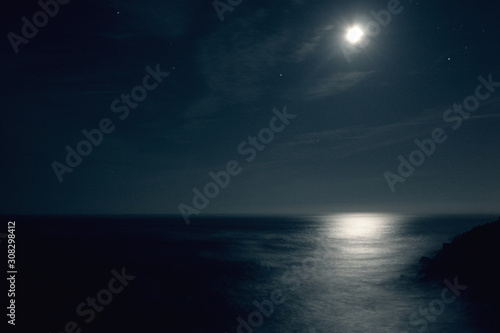 Moon over the sea © Rodrigo