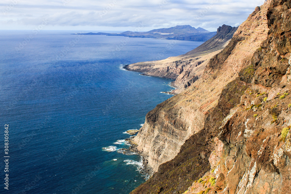 volcanic cliffs of gran canaria