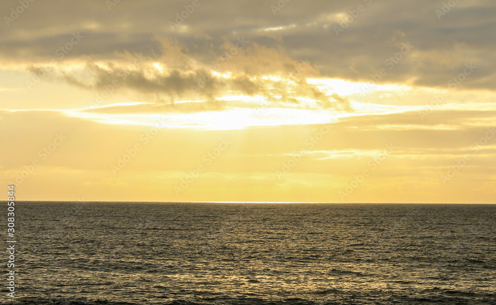 Fototapeta premium golden sky sea horizon