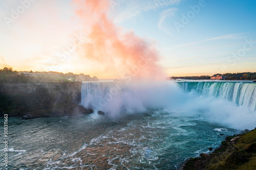 Fototapeta Naklejka Na Ścianę i Meble -  Niagara Falls is a group of three waterfalls at the southern end of Niagara Gorge, between the Canadian province of Ontario and the US state of New York