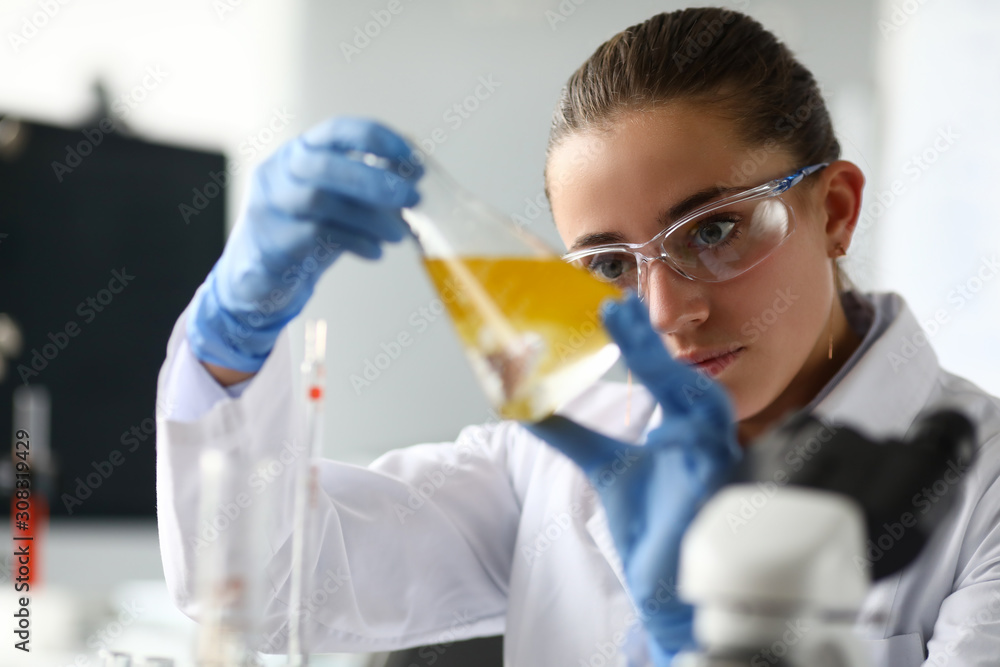 Female biochemist analyzing sample - obrazy, fototapety, plakaty 