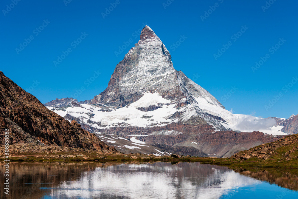 Fototapeta premium Riffelsee lake and Matterhorn, Switzerland