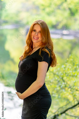 Maternity picture Young Redhead Mom
