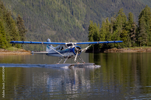 Valokuva Seaplane landing in a remote cove near Ketchikan, Alaska