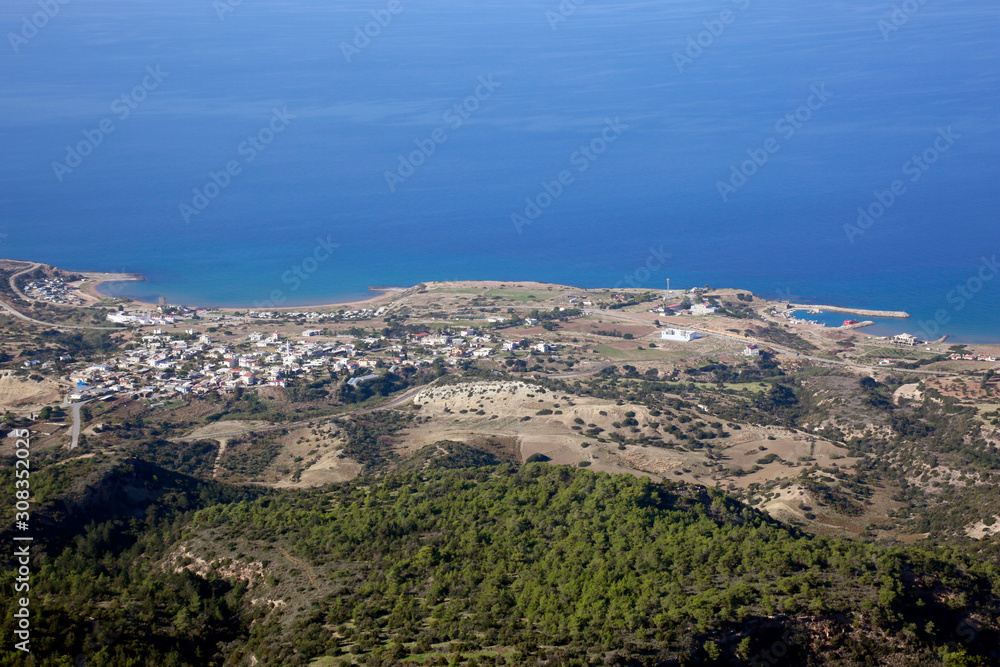 Blick von der Burgruine Kantara auf Kaplica / Davlos