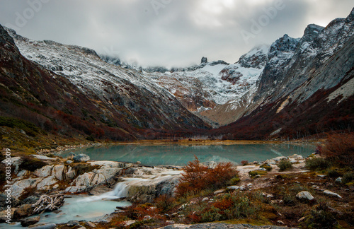 Fototapeta Naklejka Na Ścianę i Meble -  Laguna Esmeralda. (Patagonia- Ushuaia Tierra del Fuego)