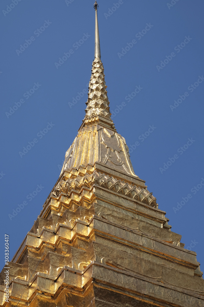 Fototapeta premium Golden pagoda on blue sky