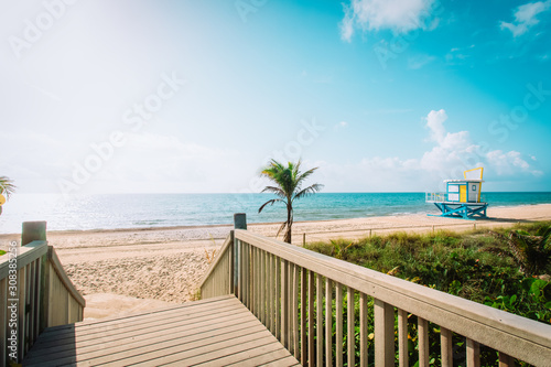 Fototapeta Naklejka Na Ścianę i Meble -  entrance to tropical beach with lifeguard cabin, Florida, USA