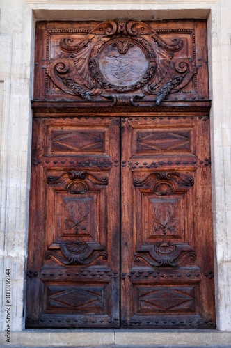 Porte d'entrée.