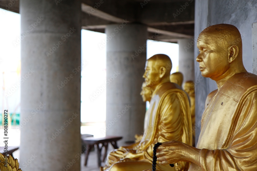 Fototapeta premium statues of thai manahs