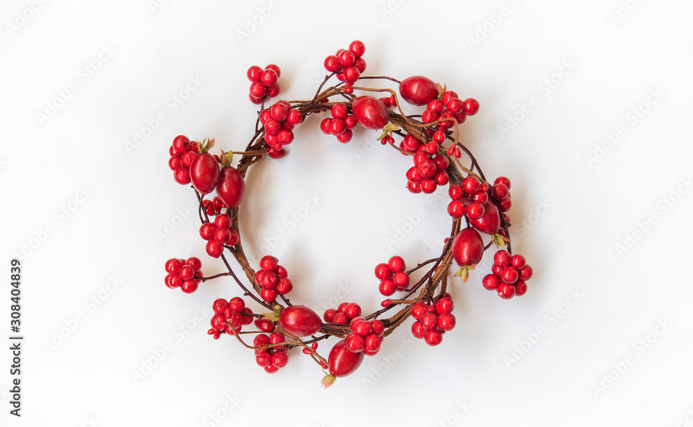 Obraz premium Christmas composition. Gift, wreaths, red decorations on pastel gray background. Christmas, winter, new year concept. Winter xmas holiday theme. Flat lay, top view, copy space.