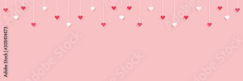 Herzen hängen von der Decke. Valentinstag, Muttertag, Pink banner, Freisteller.	 photo