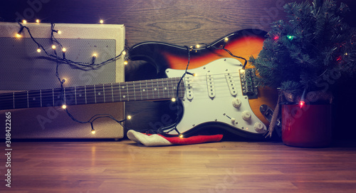 Valokuva Old vintage electric guitar with Christmas lights