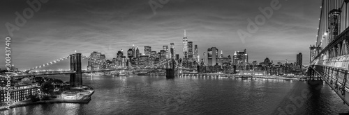 Obraz na płótnie Brooklyn, Brooklyn park, Brooklyn Bridge, Janes Carousel and Lower Manhattan skyline at night seen from Manhattan bridge, New York city, USA