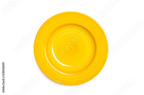 Plato redondo amarillo de cerámica vacío sobre fondo blanco aislado. Vista superior. Espacio con trazado de recorte. Copy space photo