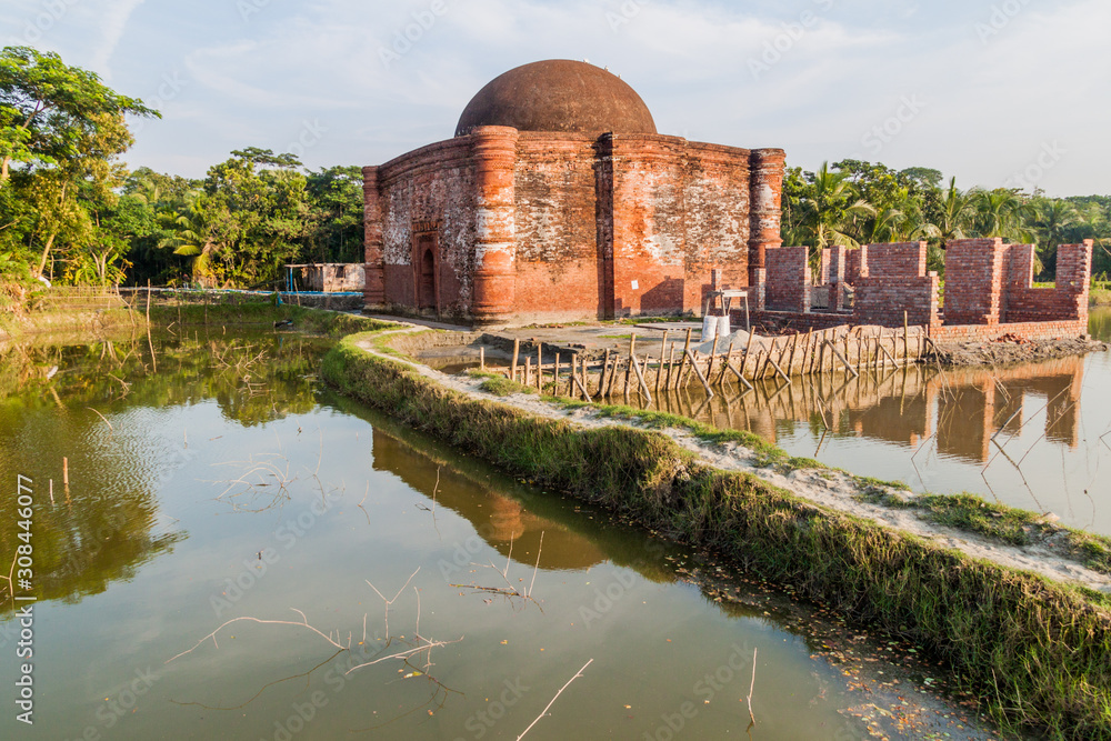 Obraz premium Chunakhola (Chuna Khola) mosque in Bagerhat, Bangladesh